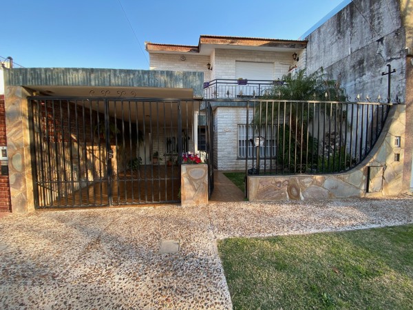 CASA DE 3 DORMITORIOS EN VENTA 