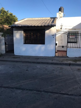 CASA DE 2 DORMITORIOS EN ALQUILER 