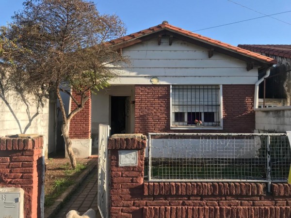 CASA DE 2 DORMITORIOS EN VENTA 