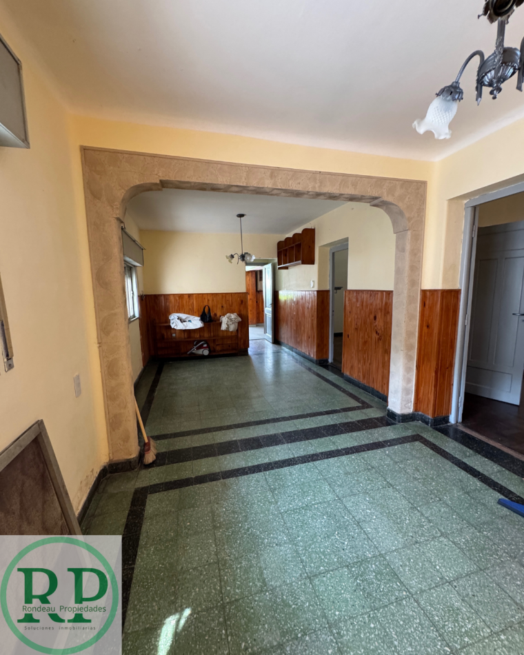 CASA DE DOS DORMITORIOS CON COCHERA EN ALQUILER
