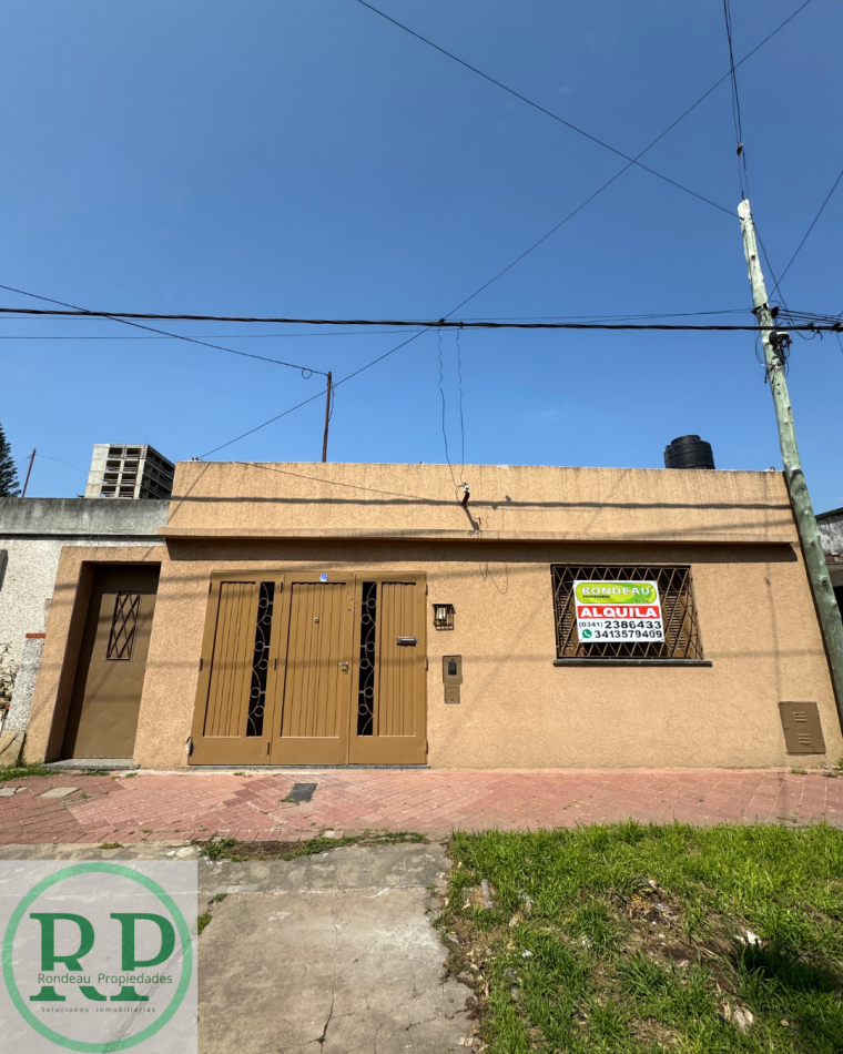 CASA DE DOS DORMITORIOS CON COCHERA EN ALQUILER