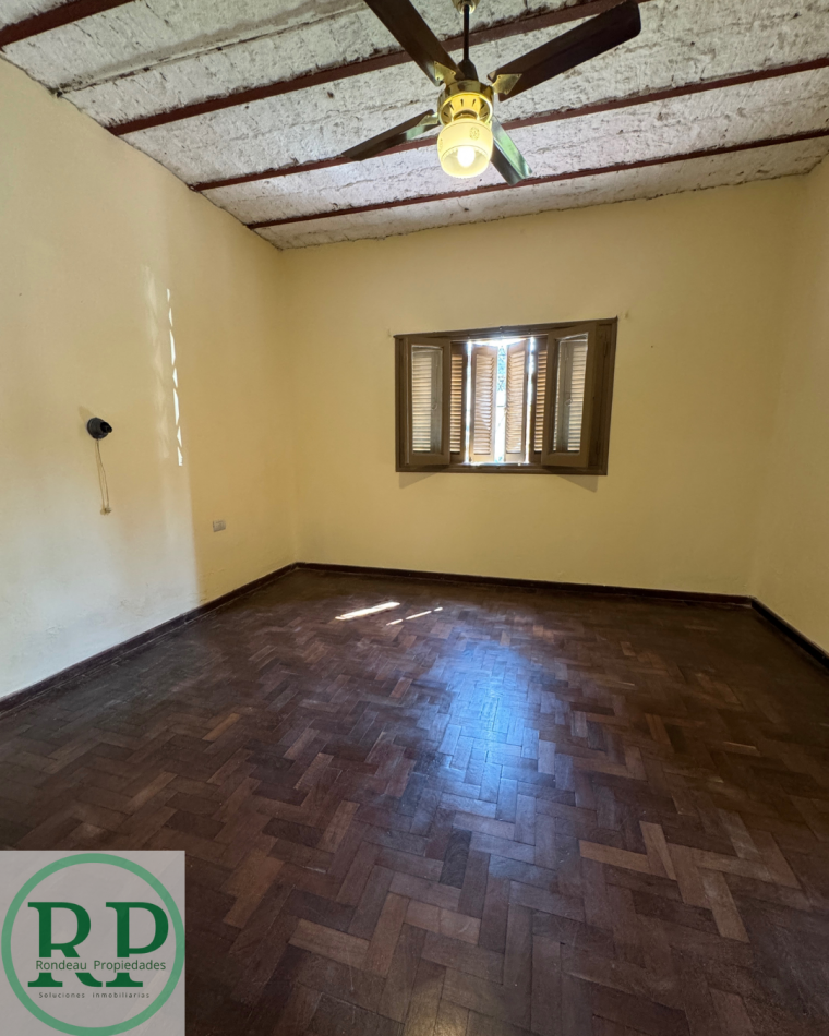 CASA DE DOS DORMITORIOS CON COCHERA EN ALQUILER