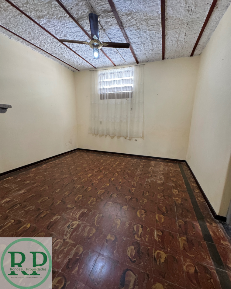 CASA DE DOS DORMITORIOS CON COCHERA EN ALQUILER