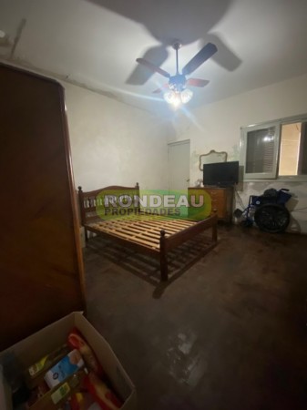 CASA DE 2 DORMITORIOS Y COMODIN A RECICLAR EN VENTA