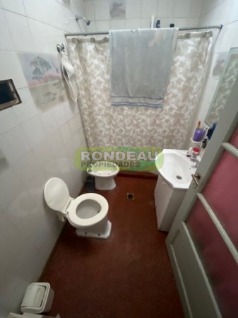 CASA DE 2 DORMITORIOS Y COMODIN A RECICLAR EN VENTA