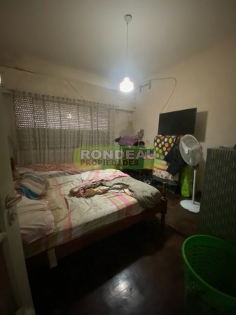 CASA DE 2 DORMITORIOS Y COMODIN A RECICLAR EN VENTA