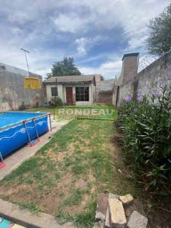 CASA DE 2 DORMITORIOS Y COMODIN A RECICLAR EN VENTA