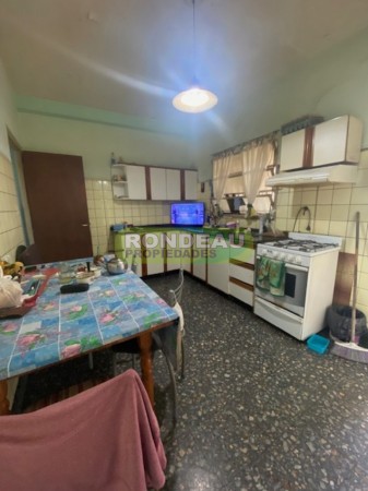 CASA DE 2 DORMITORIOS Y COMODIN A RECICLAR EN VENTA