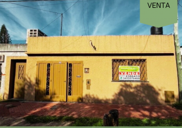 CASA DE DOS DORMITORIOS CON COCHERA EN VENTA 