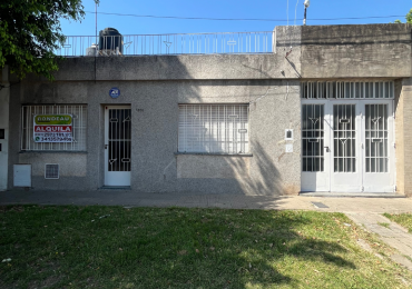 CASA DE 2 DORMITORIOS Y COCHERA DOBLE EN ALQUILER 